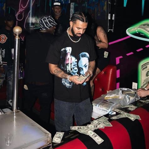 drake buying strippers chanel|Drake Gifts Strippers With Chanel Bags .